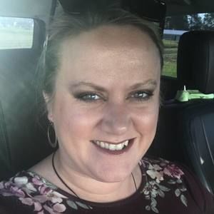 Meet your Posher, Lora